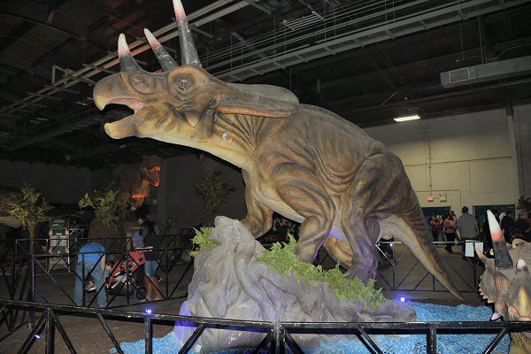 life size dinosaur exhibit